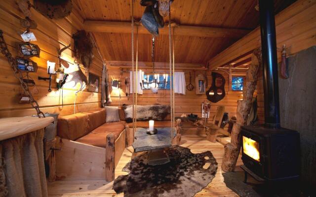 Engholm Husky Design Lodge