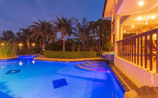 4 BR Pool Villa in Great Location - CV4