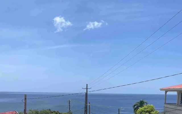 Spacious, Cozy Two Bedroom Apartment Overlooking the Beach