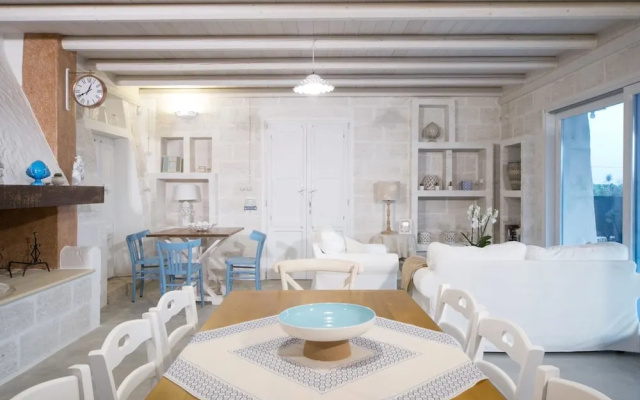 Luxurious Villa in Torre Suda with Hot Tub