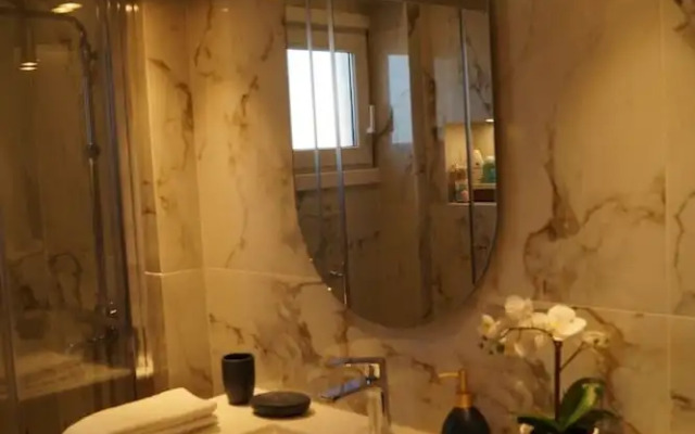 Daphne Luxury Apartment