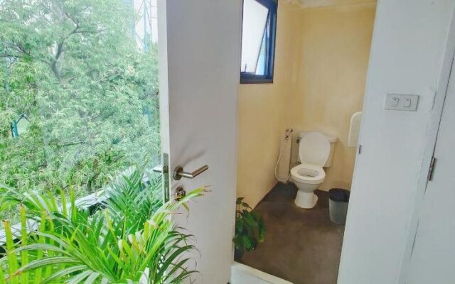 HOLY SHEET Hostel