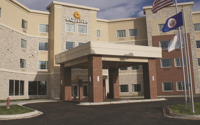 La Quinta Inn & Suites by Wyndham St. Paul-Woodbury