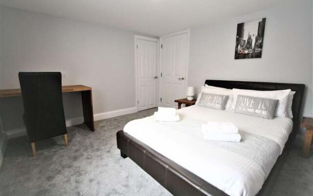 Friary House Serviced Apartments by Roomsbooked - 24Hr Reception