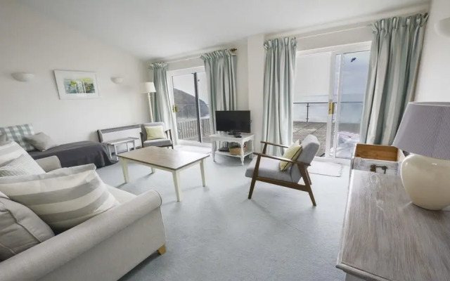 Clifton Court Apt 16 With Heated Pool