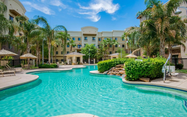 Holiday Inn Express & Suites Phoenix - Glendale Sports Dist by IHG
