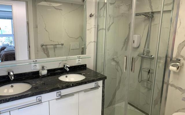 Skol 927a - Beachfront Central Luxury Penthouse