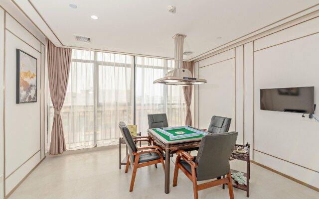 Liang Fan Holiday Inn