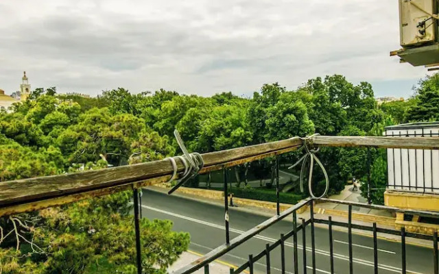 Luxury Apartment with Flame Tower View