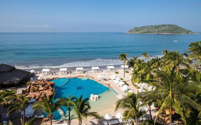 Costa De Oro Beach Hotel