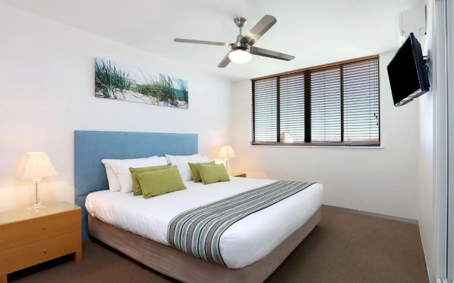 Peninsular Beachfront Resort – Guest Rooms – Mooloolaba
