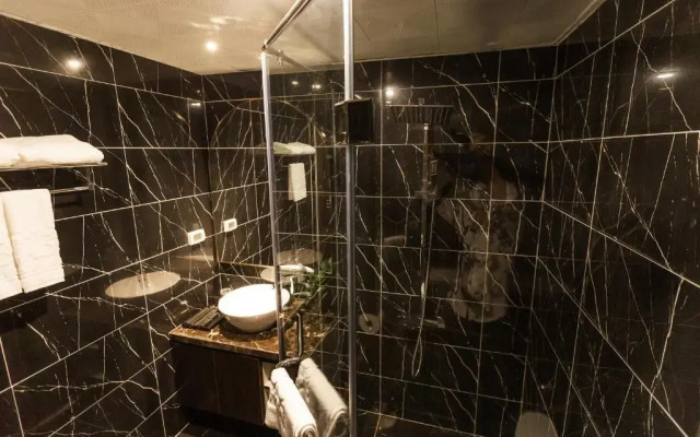 Hồng Vận Hotel