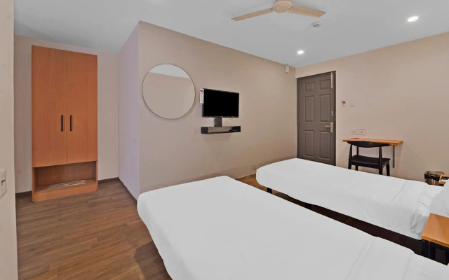 OYO Townhouse 74252 Haha Stays Perungudi
