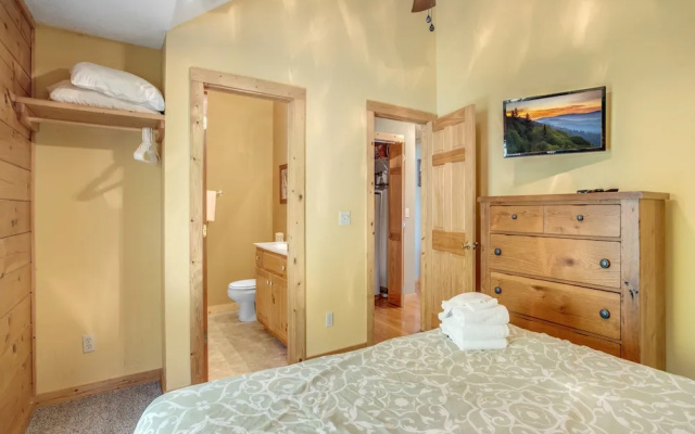 Smoky Bear Lodge by Jackson Mountain Homes