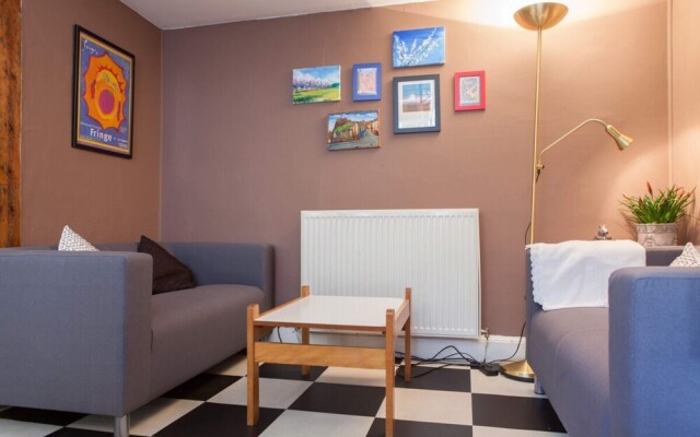 4 Bedroom Apartment Near The Meadows
