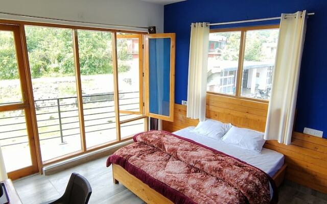 Flyscape Hostel