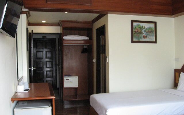 P.S Hotel  (SHA Extra Plus)