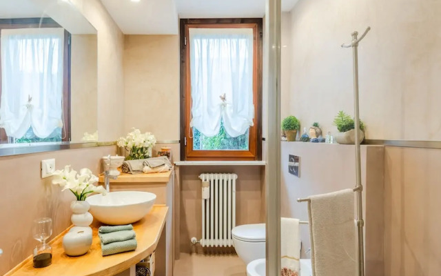 Casa Ambra in Lucca With 1 Bedrooms and 1 Bathrooms