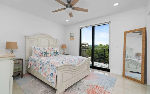 Ocean Muse Lux Waterfront Escape Pool Dock