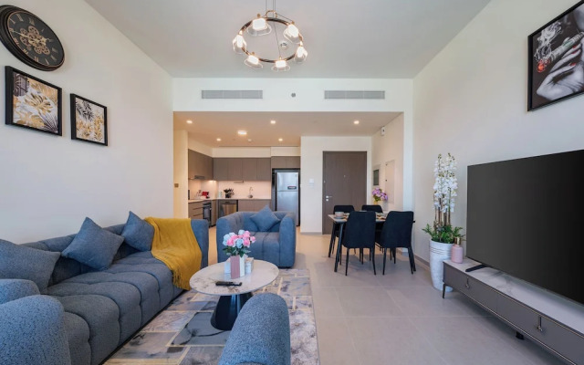 Skyline Serenity -Burj Khalifa View 3905