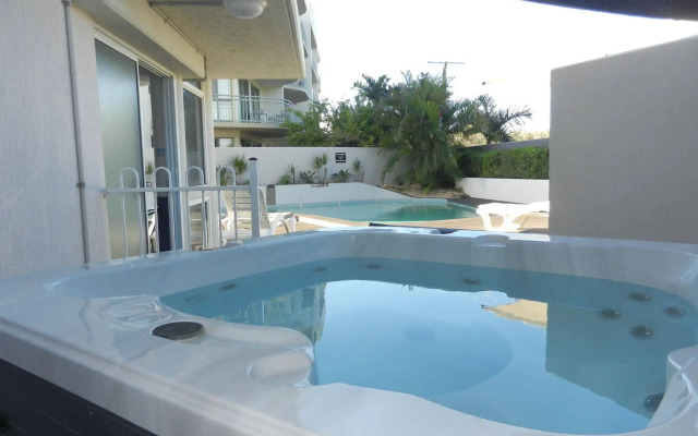 Beachside Resort - Kawana Waters