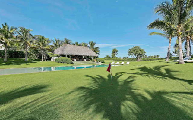 Magnificent 5BR Modern Tropical Villa With Pool