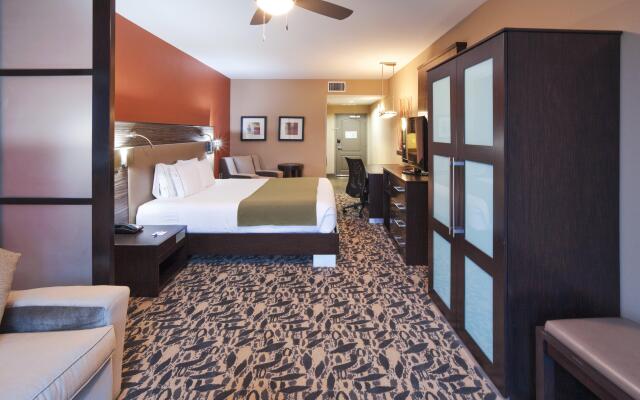 Holiday Inn Express & Suites North Dallas at Preston, an IHG Hotel