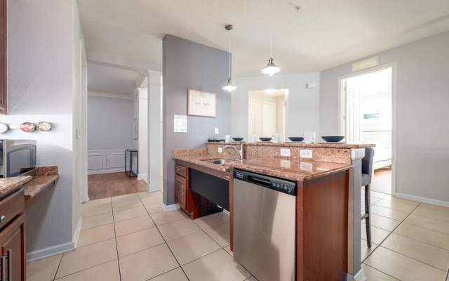 Casa Lucia Lakeview 3 Bedroom Condo by RedAwning