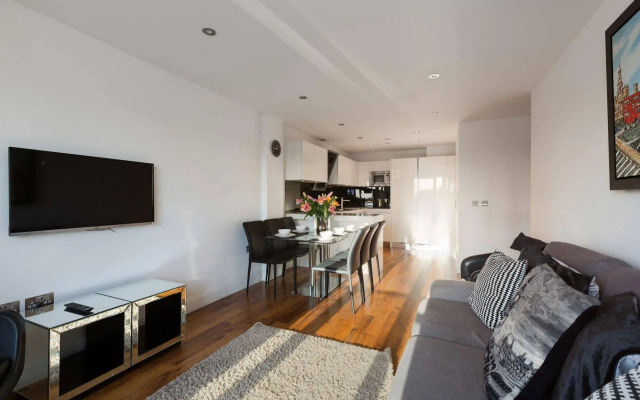 City Courtyard Apartments & Penthouse