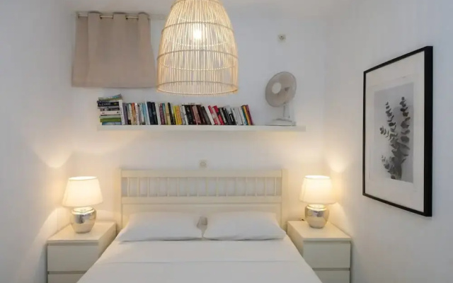 B4 Cycladic Home for 6 by the Beach