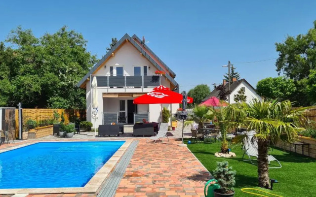 U8 apartmanház