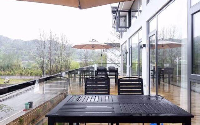 Returning to the original heart of seclusion, the beautiful abode