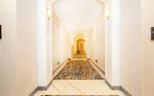 Longfeng Sports Theme Hotel