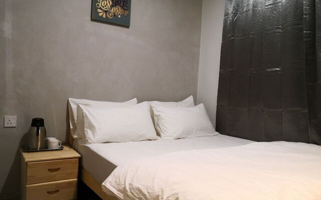 5 Bands Hotel