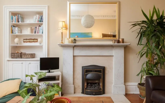 4 Bedroom Apartment Near The Meadows