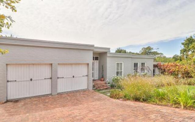 Three Oaks Bed  Breakfast