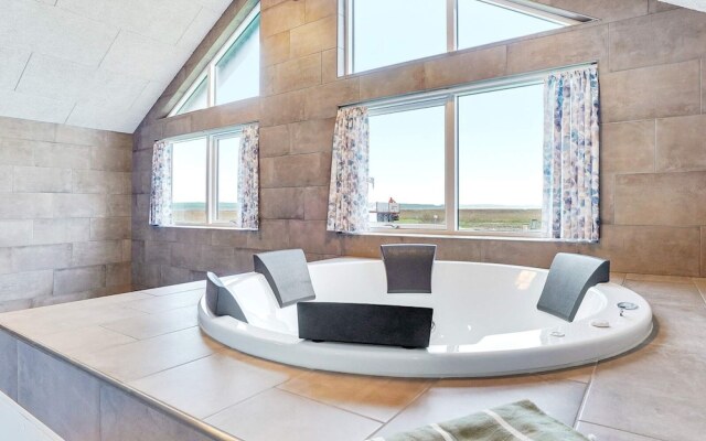 Spacious Retreat Near Beach - By Traum Ferienwohnungen