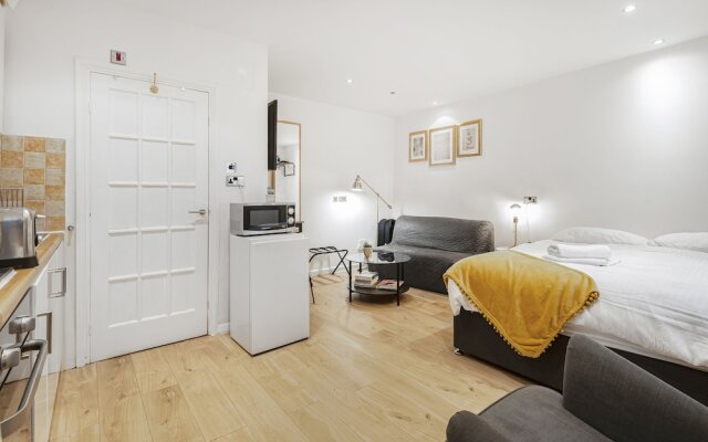 Beautiful Hyde Park Studio Flat