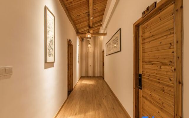 Yunshang Grassland Fengsheng three time hot spring holiday villa