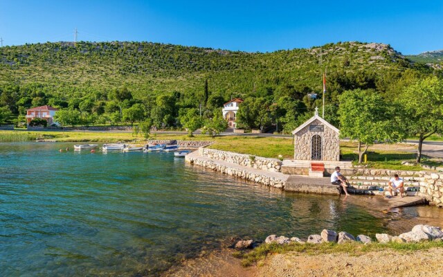 Stunning Home in Modric With 3 Bedrooms and Wifi