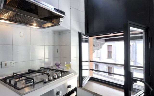 Beautiful 100sqm Flat, Close to San Babila