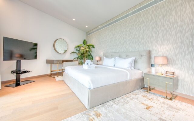 Ultra Luxurious 4 Bed Apartment