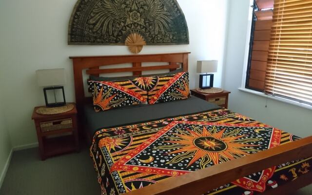 Palm Lakeside - Bowen, Whitsundays Wifi Netflix Private Cool Luxury