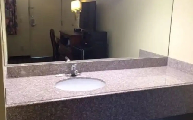 Hospitality Inn - Buffalo Airport