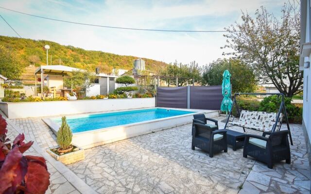 Quaint Holiday Home in Sinj With Private Pool