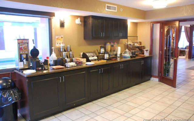 Best Western Strathmore Inn