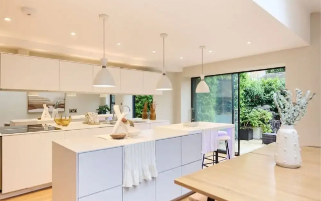 The Latimer Wonder - Stunning 5bdr House With Garden