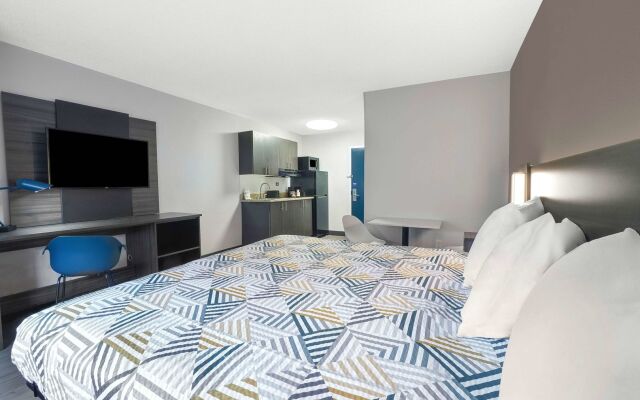 Studio 6 Duluth, GA - Near Gas South District