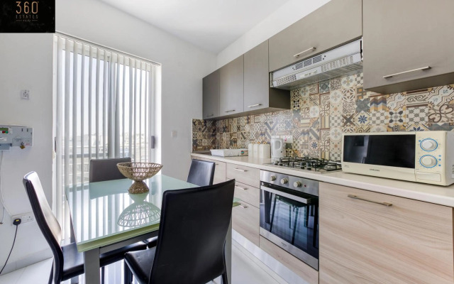 Spacious, 1BR duplex off UNI/Hospital with WIFI by 360 Estates