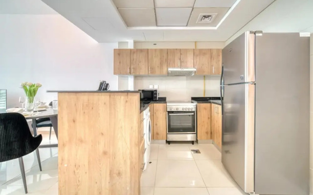 Premium 2BR Apt w Marina Views